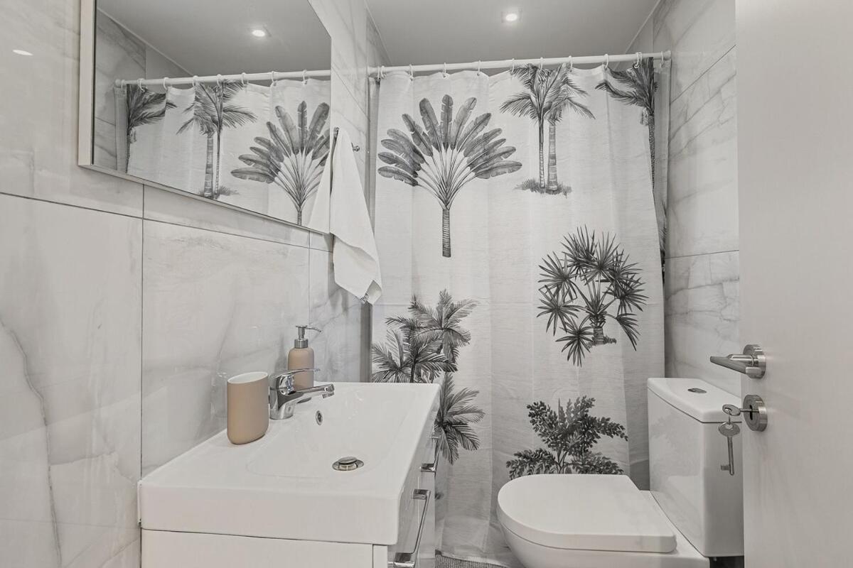 Orange Tree Studio, Just Steps From The Sea *