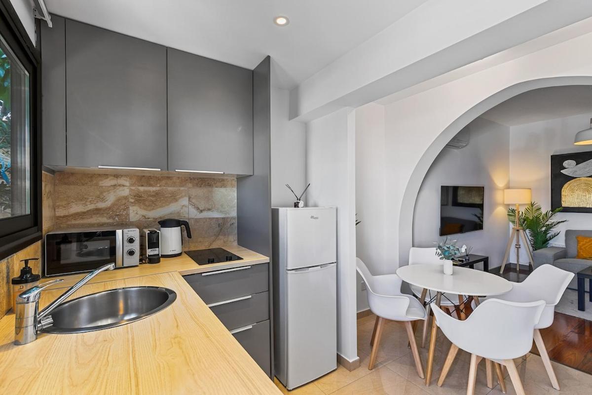 Orange Tree Studio, Just Steps From The Sea Apartament